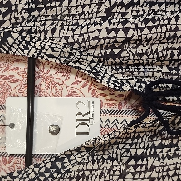 DR2 tunic top NWT - Picture 3 of 9